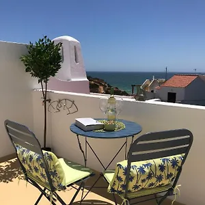 https://tranquil-benagil-apartment-with-sea-views-pools-and-beach-200m.hotelaalgarve.com